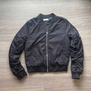 Like New Girls H&M black bomber size 12-13Y